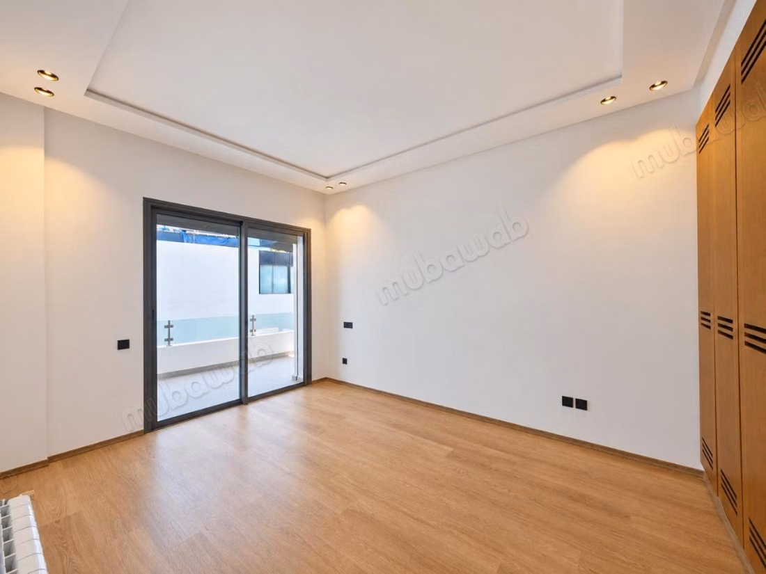 Luxurious villa for sale in Ain Diab. 4 beautiful bedrooms. Garden