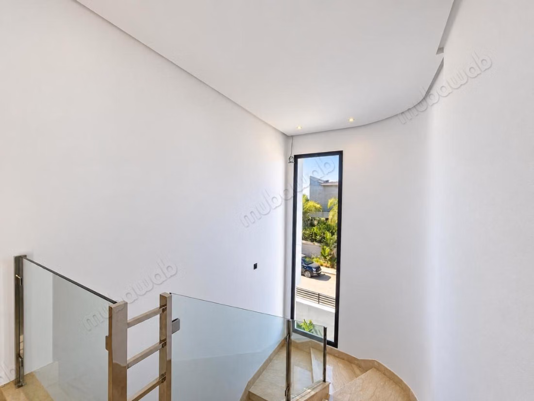 Luxurious villa for sale in Ain Diab. 4 beautiful bedrooms. Garden