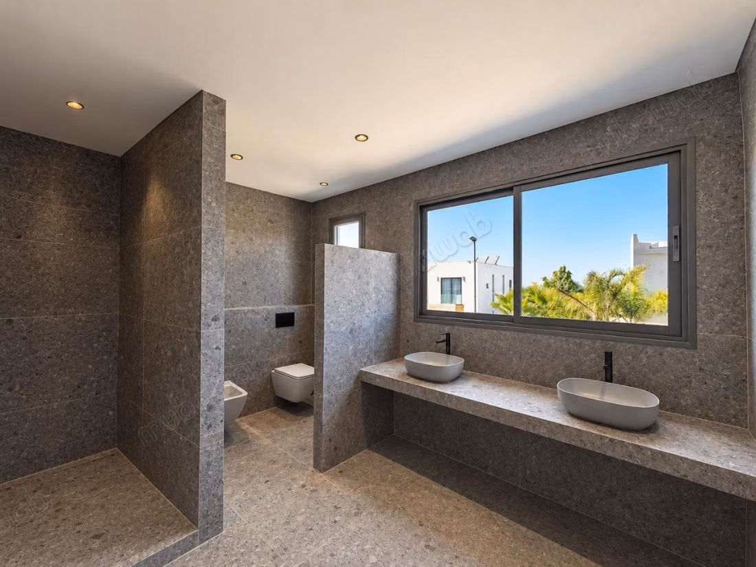 Luxurious villa for sale in Ain Diab. 4 beautiful bedrooms. Garden