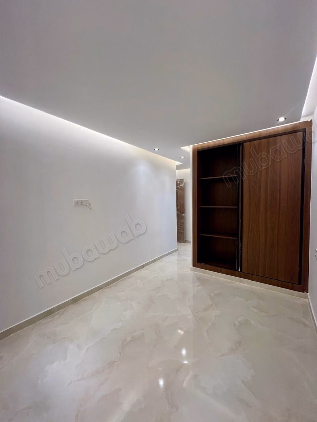 Bel appartement à vendre à le vallon. 
6 pièces. Concierge et climatisation
