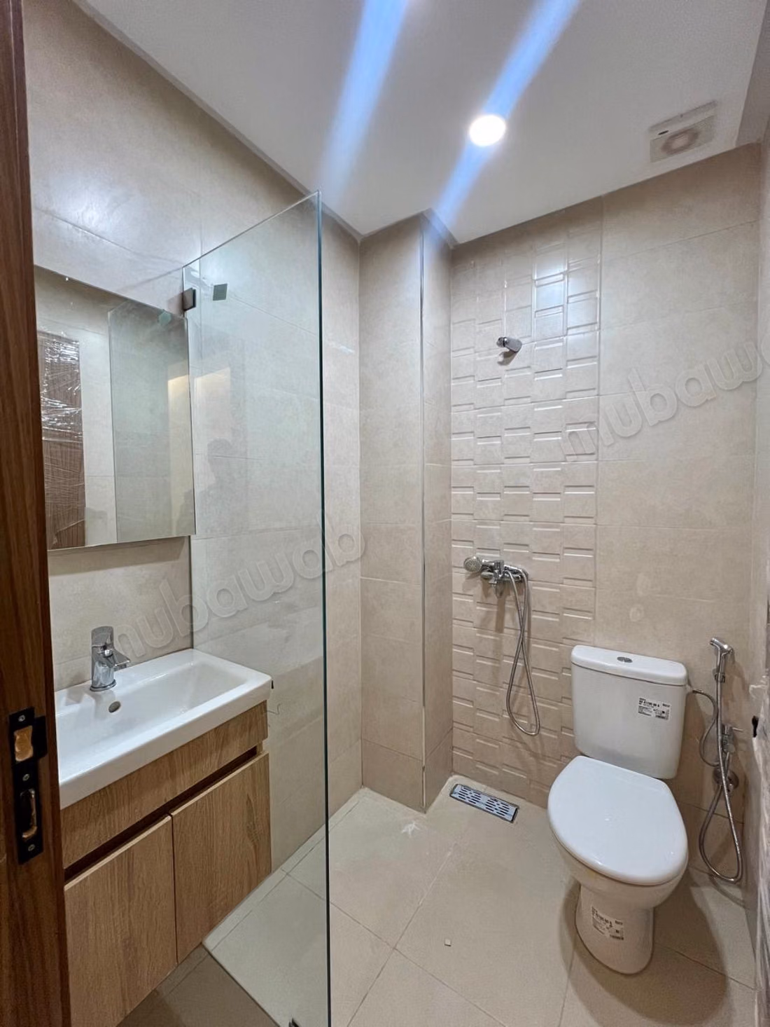 Bel appartement à vendre à le vallon. 
6 pièces. Concierge et climatisation