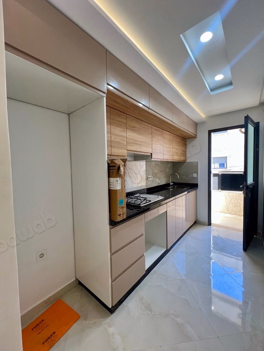 Bel appartement à vendre à le vallon. 
6 pièces. Concierge et climatisation
