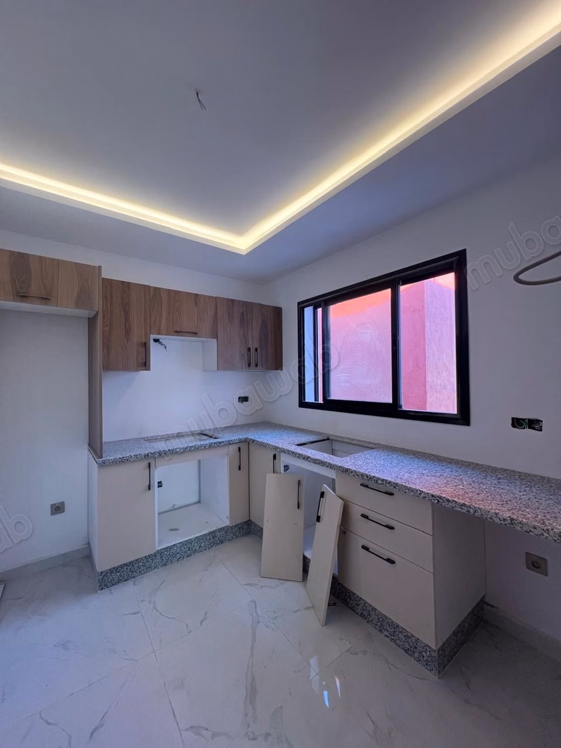 Bel appartement à vendre à le vallon. 
6 pièces. Concierge et climatisation