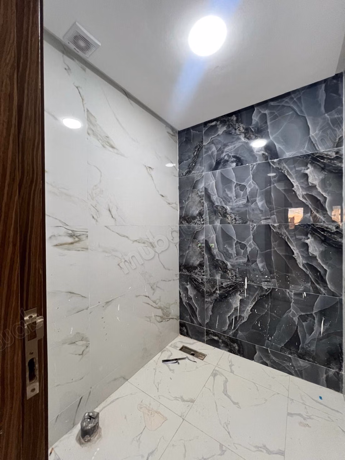 Bel appartement à vendre à le vallon. 
6 pièces. Concierge et climatisation