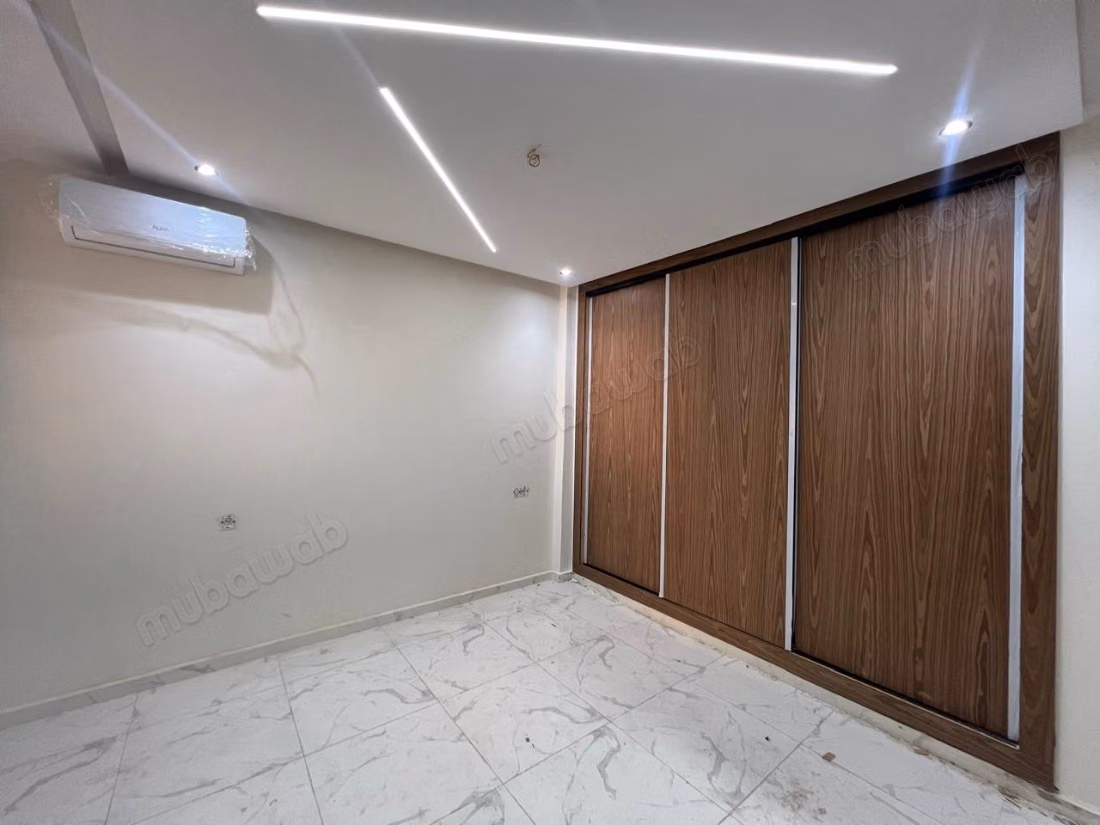 Bel appartement à vendre à le vallon. 
6 pièces. Concierge et climatisation