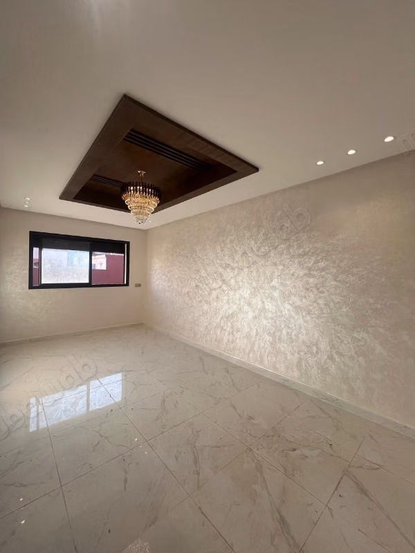 Bel appartement à vendre à le vallon. 
6 pièces. Concierge et climatisation