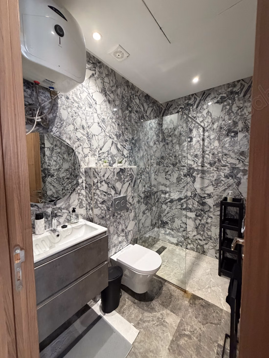 Bel appartement en location à Oasis. 
1 belle chambre. 
Meublé