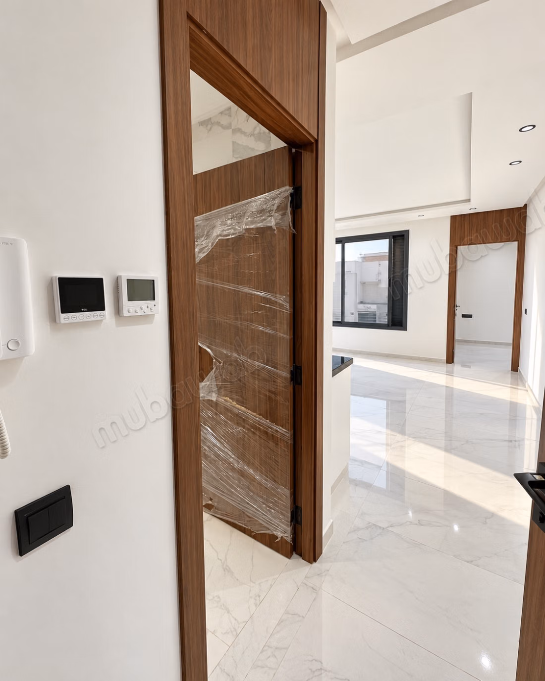 Studio vide moderne à louer à Oasis – RDC