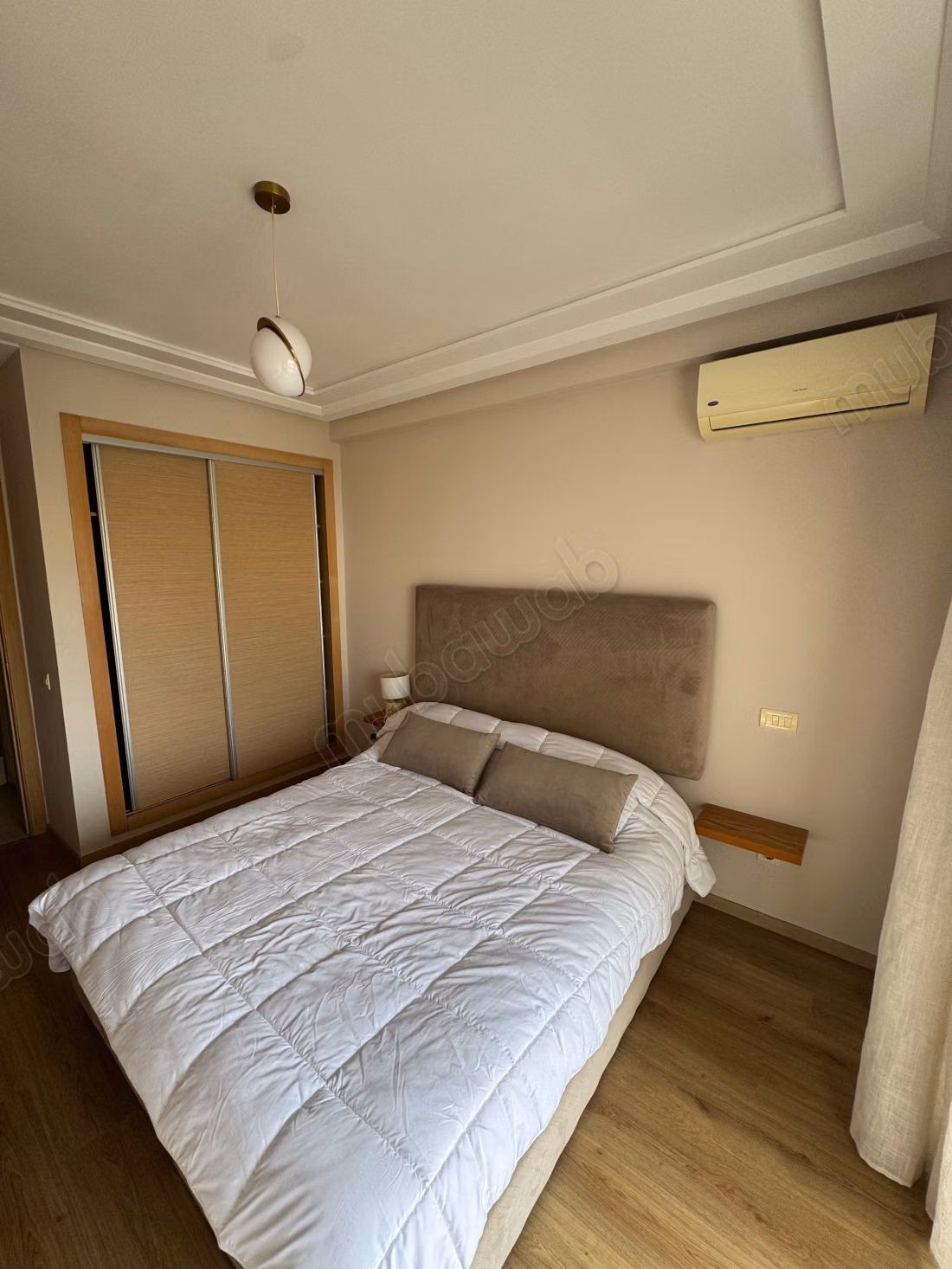 Louez cet appartement à Bourgogne Ouest. 
Surface de 50 m². 
Meublé