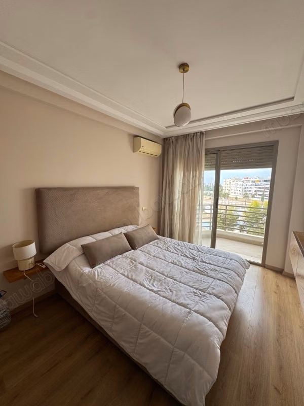 Louez cet appartement à Bourgogne Ouest. 
Surface de 50 m². 
Meublé