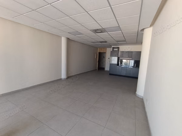 55 m² kantoor te koop in Oulfa, klaar voor gebruik, met parkeergelegenheid