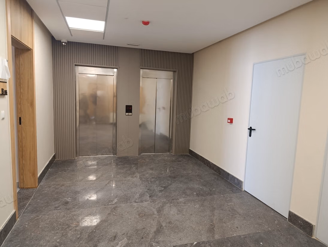 Oulfa, Bureau de 88 m² avec garage, dans un immeuble de bureaux neuf haut standing