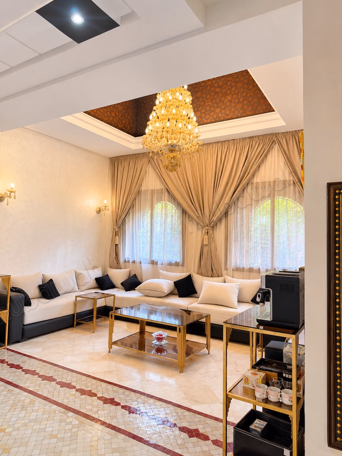 Villa de haut standing à vendre à Route de Fez. 4 pièces. Meublé