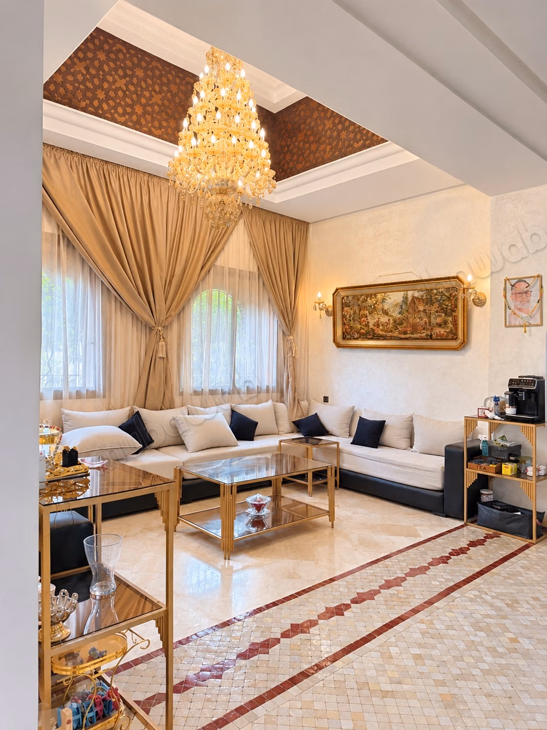Villa de haut standing à vendre à Route de Fez. 4 pièces. Meublé