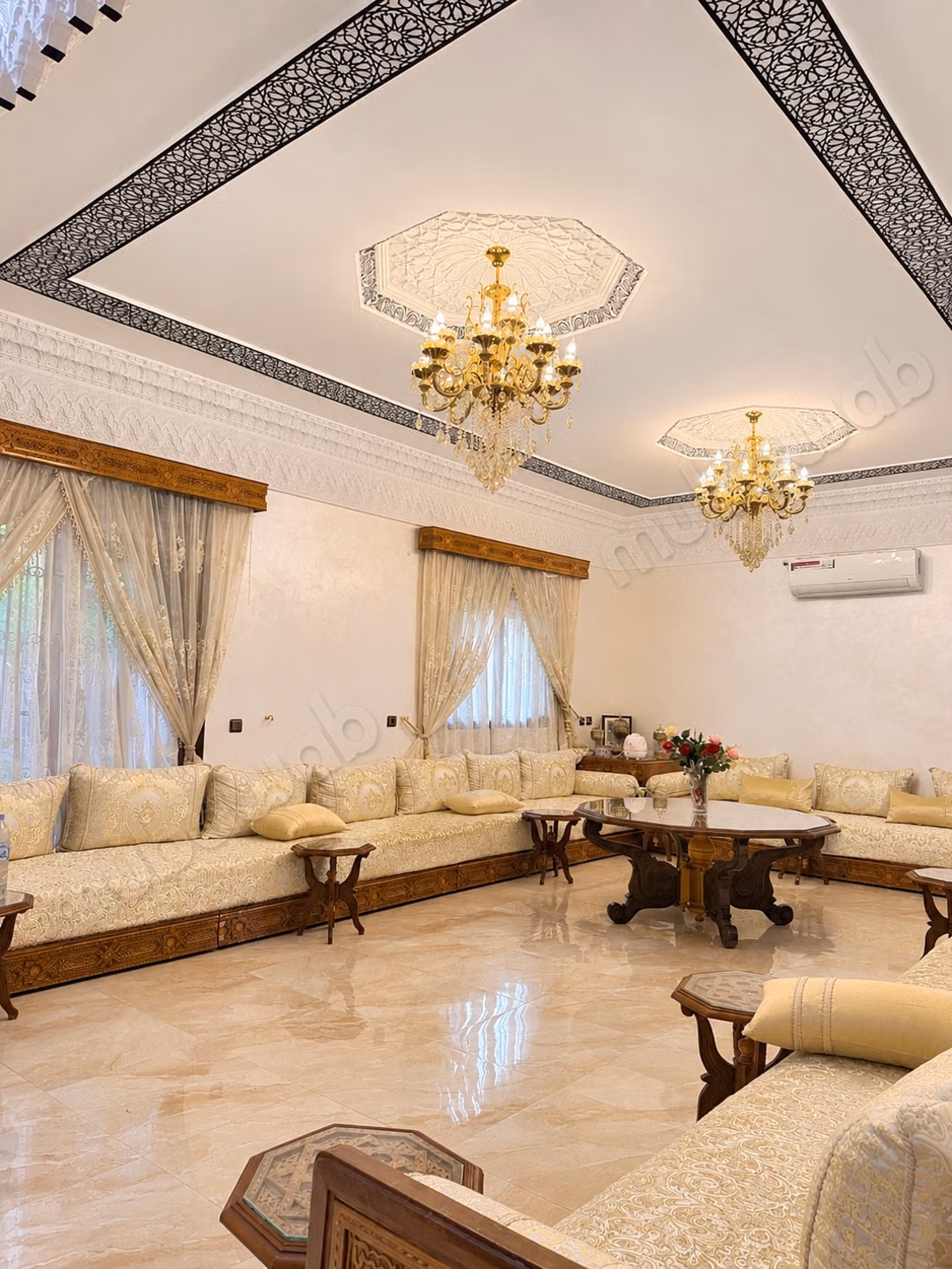 Villa de haut standing à vendre à Route de Fez. 4 pièces. Meublé