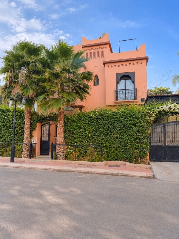 Villa de haut standing à vendre à Route de Fez. 4 pièces. Meublé