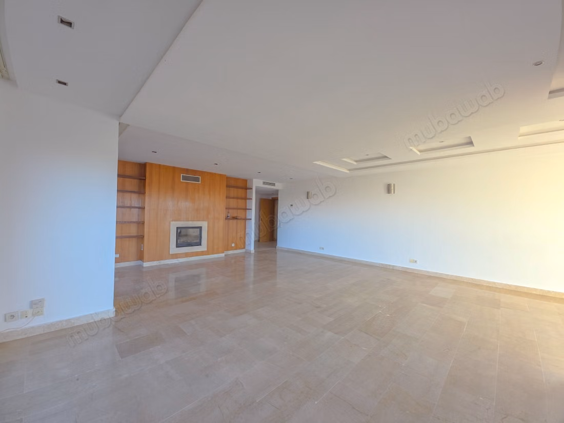 Appartement à louer à Gauthier. 
4 pièces confortables. 
Système de parabole et résidence sécurisée