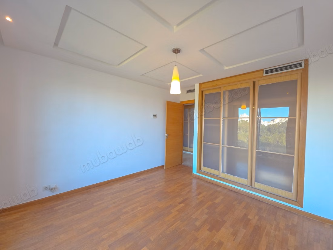 Appartement à louer à Gauthier. 
4 pièces confortables. 
Système de parabole et résidence sécurisée