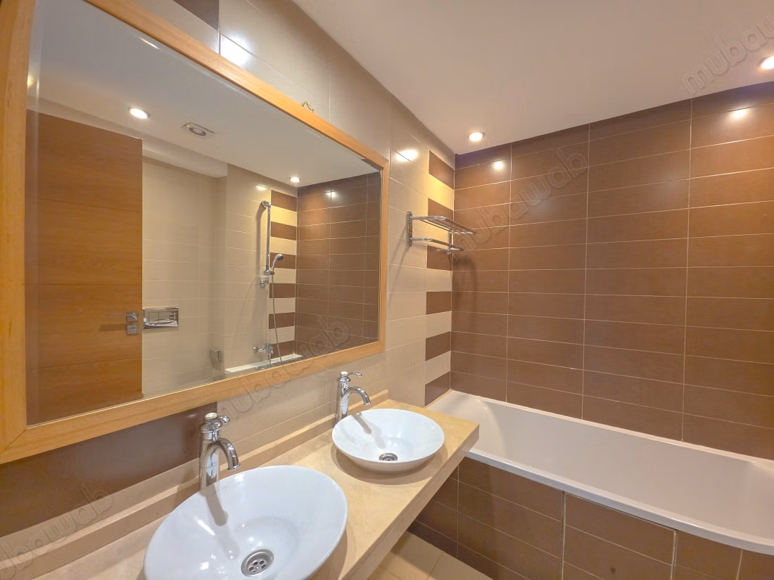 Appartement à louer à Gauthier. 
4 pièces confortables. 
Système de parabole et résidence sécurisée