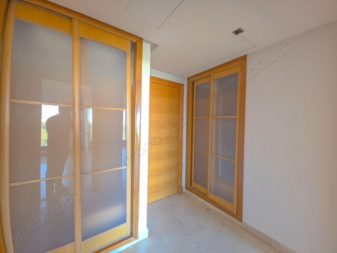 Appartement à louer à Gauthier. 
4 pièces confortables. 
Système de parabole et résidence sécurisée