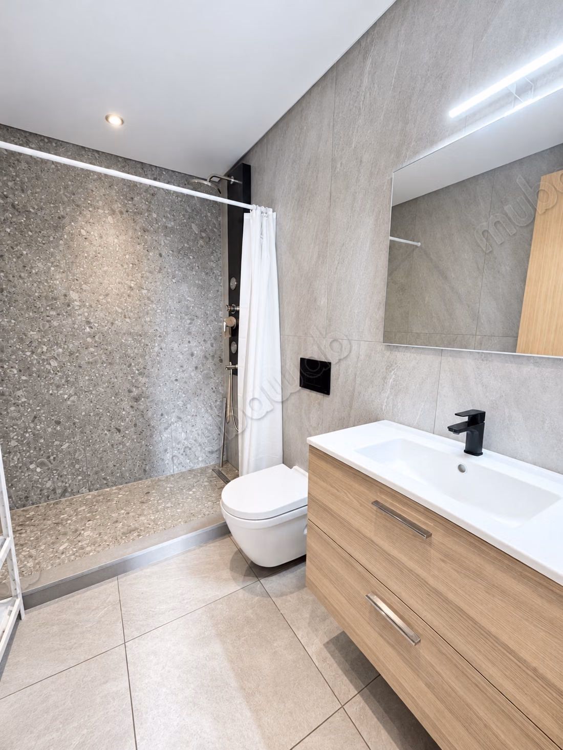 New duplex with pool near the Green City