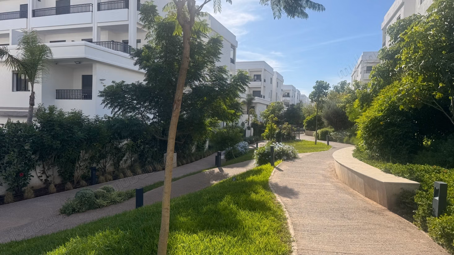 New duplex with pool near the Green City