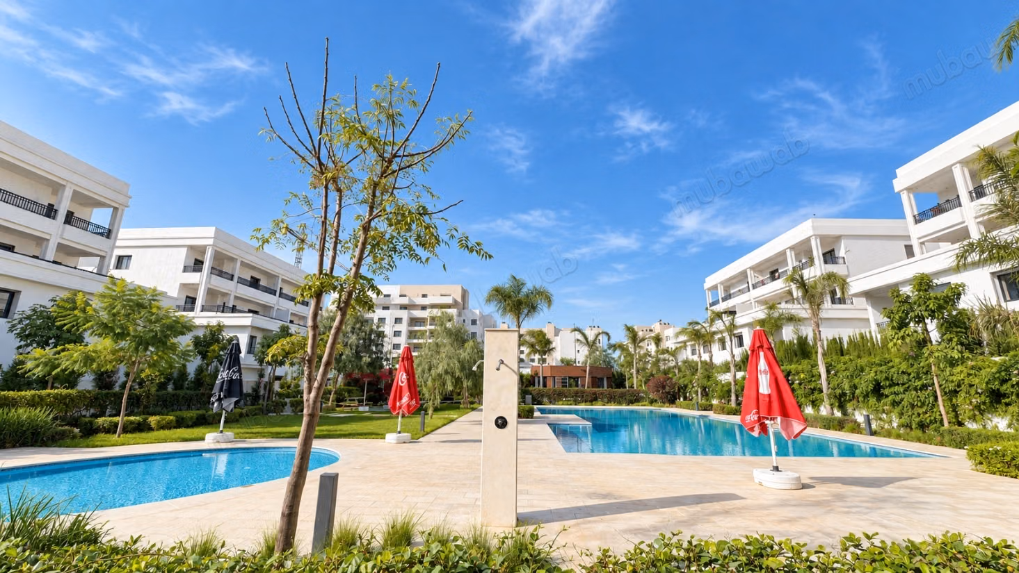 New duplex with pool near the Green City