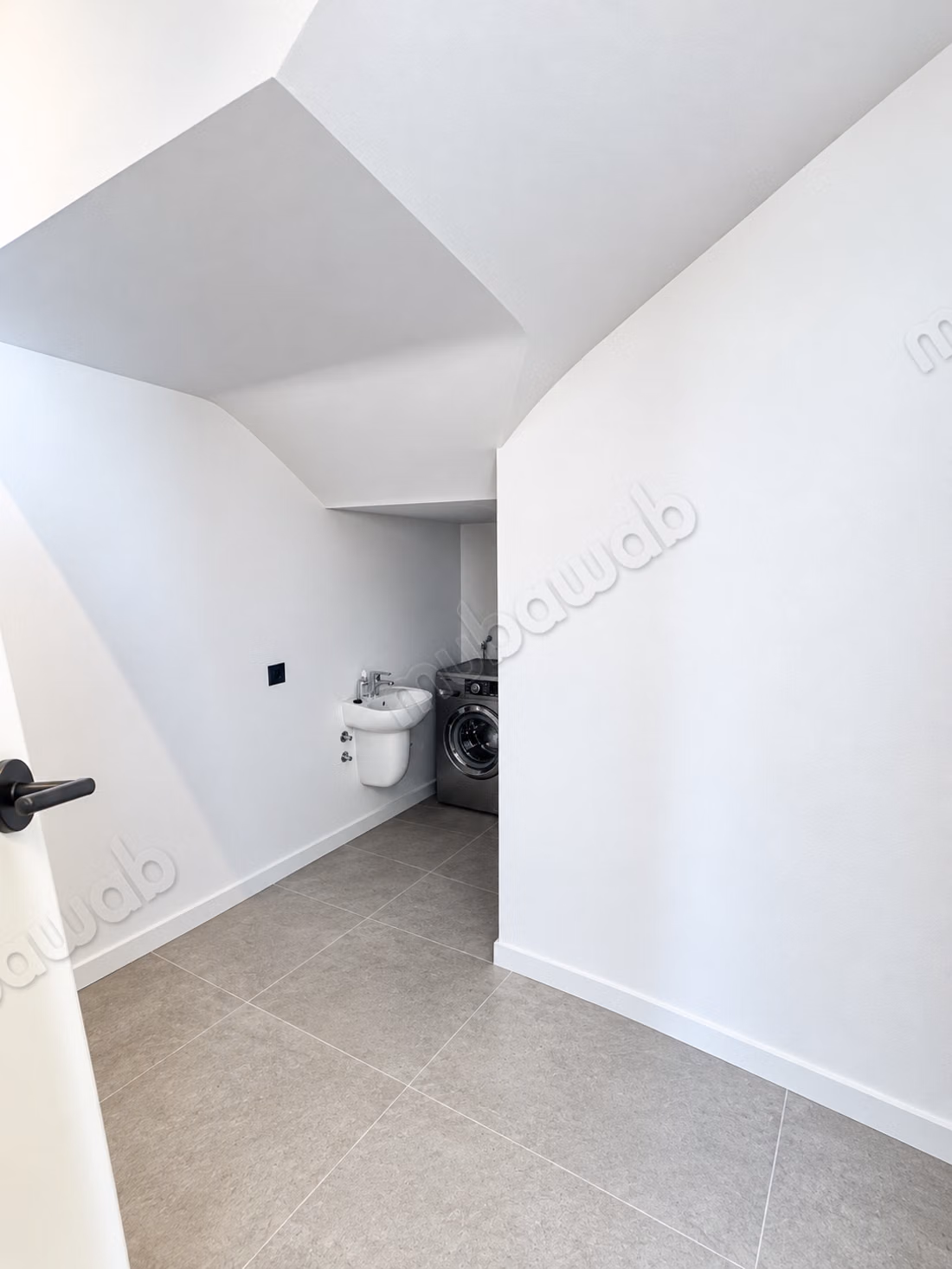 New duplex with pool near the Green City