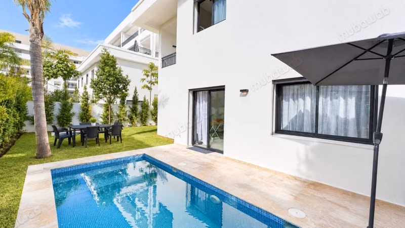 New duplex with pool near the Green City