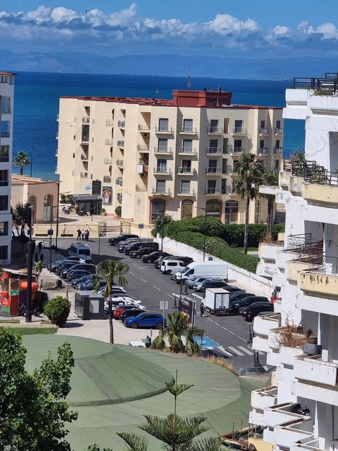 À Louer: Local Commercial d'Exception Directement sur la Plage – Corniche de Malabata, Tanger