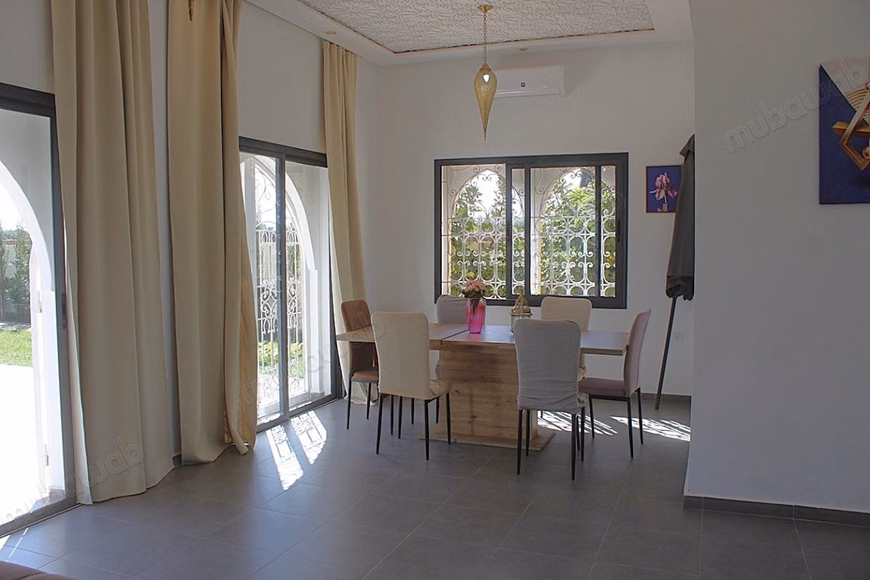 Belle villa neuve de quatre chambres