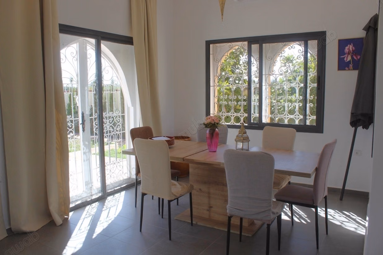 Belle villa neuve de quatre chambres