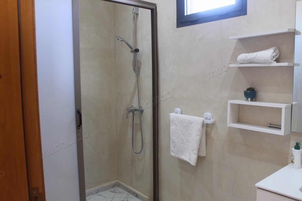 Belle villa neuve de quatre chambres