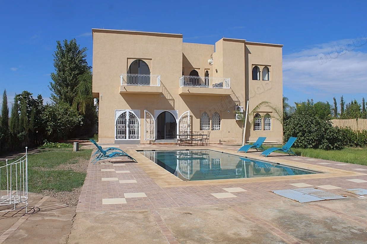 Belle villa neuve de quatre chambres