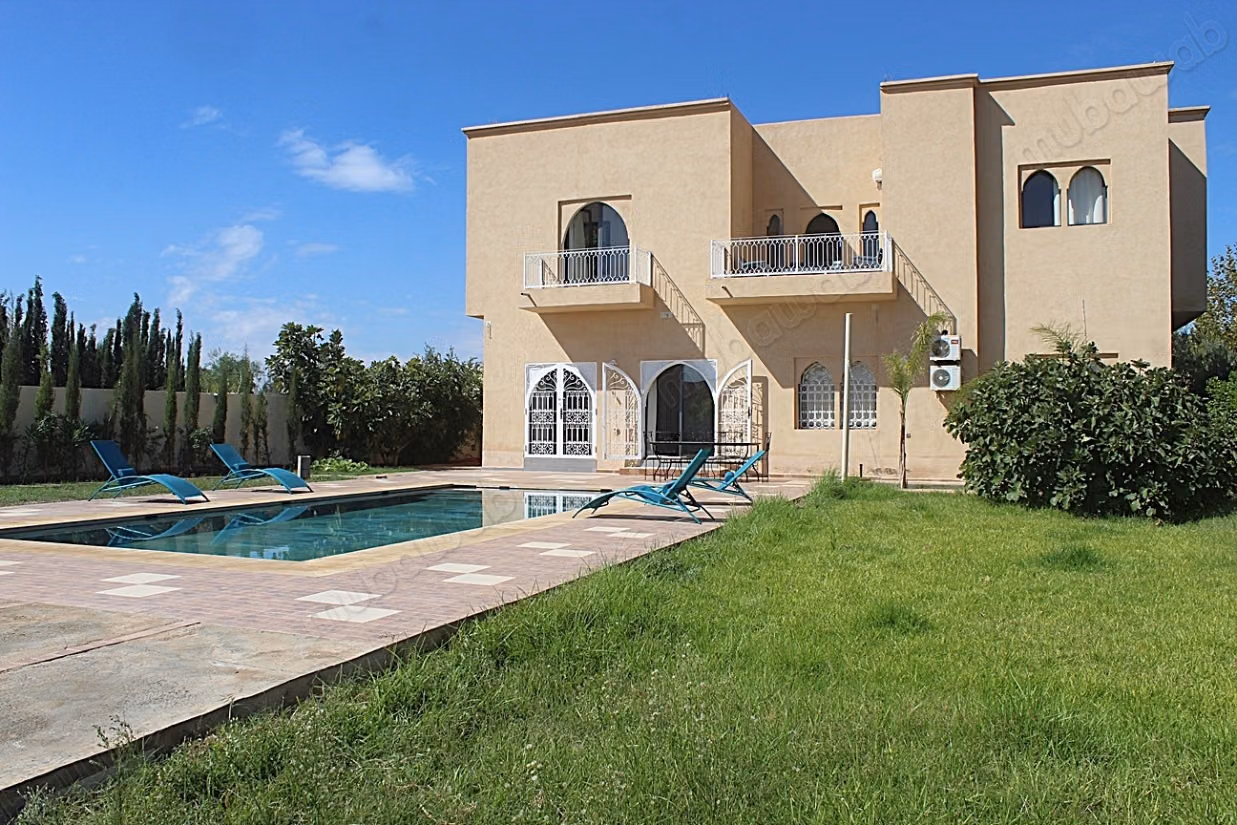 Belle villa neuve de quatre chambres