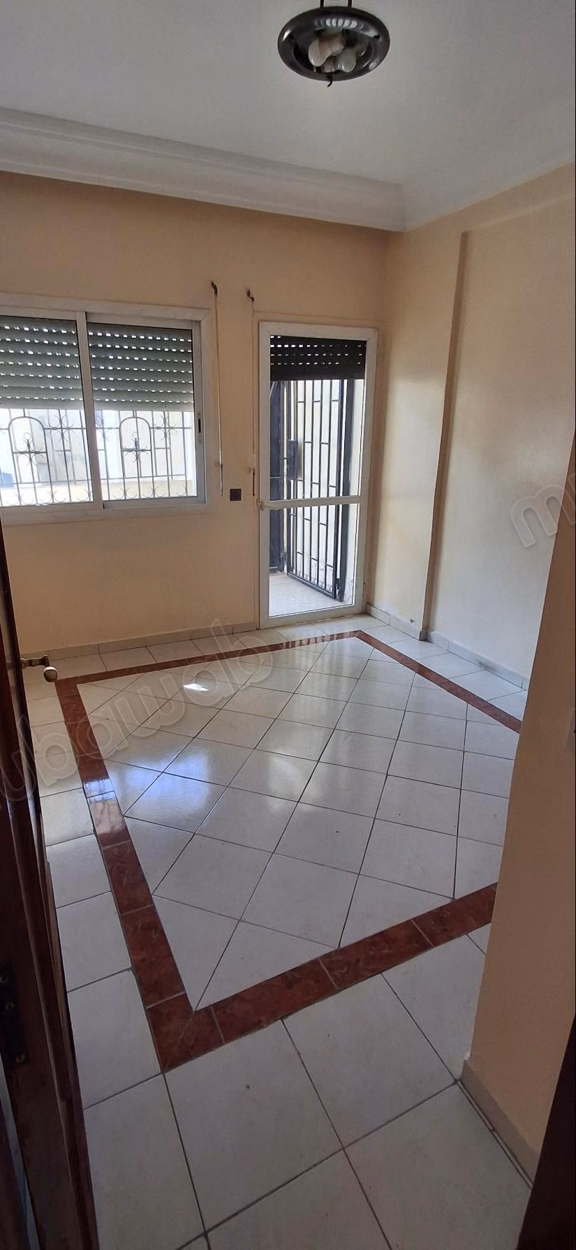 Location de maison à Belvédère. 4 excellentes chambres. Ascenseur disponible