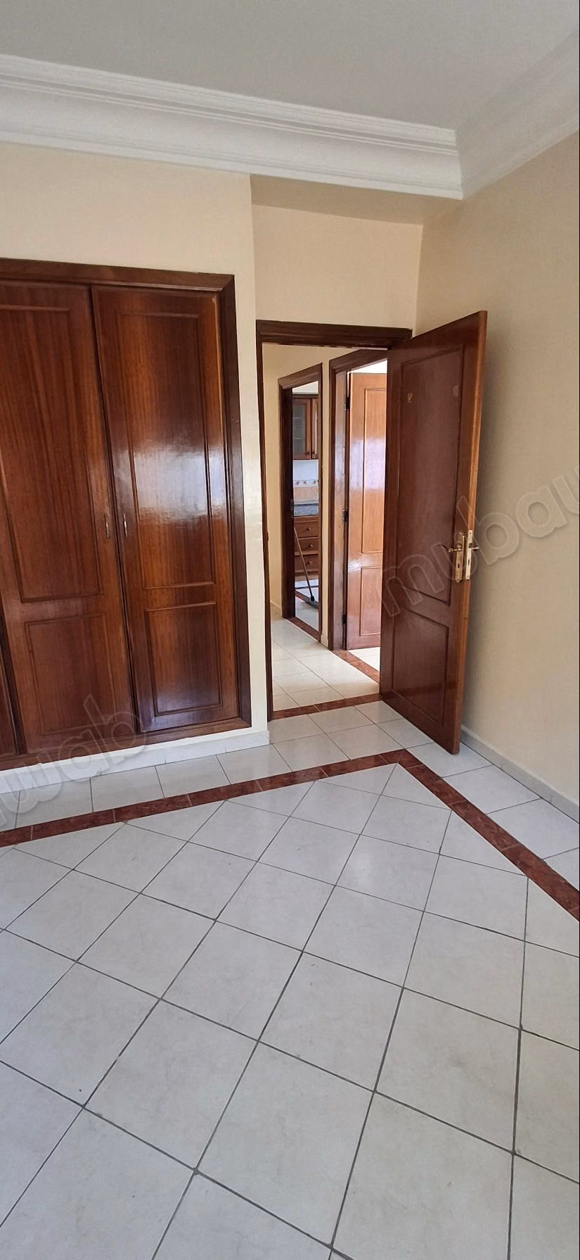 Location de maison à Belvédère. 4 excellentes chambres. Ascenseur disponible
