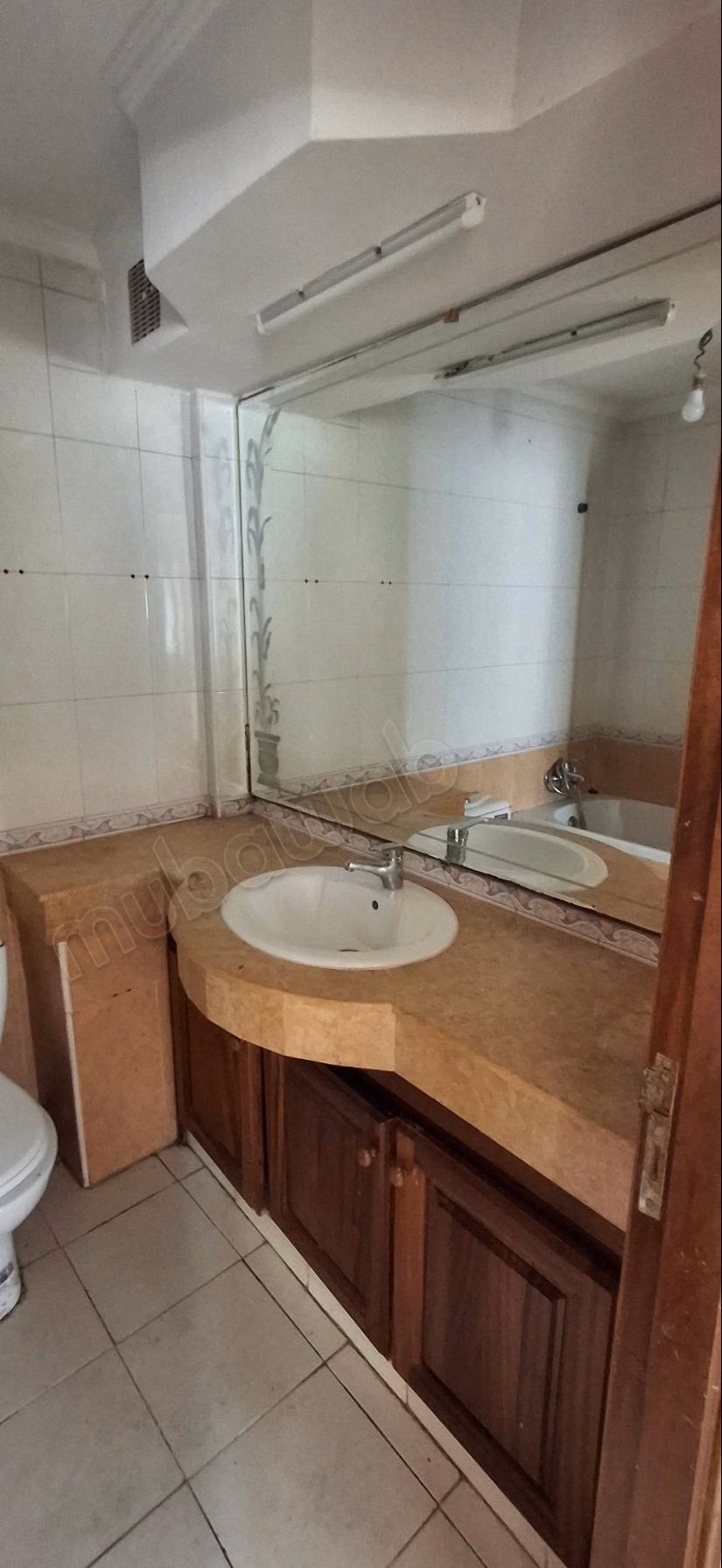 Location de maison à Belvédère. 4 excellentes chambres. Ascenseur disponible