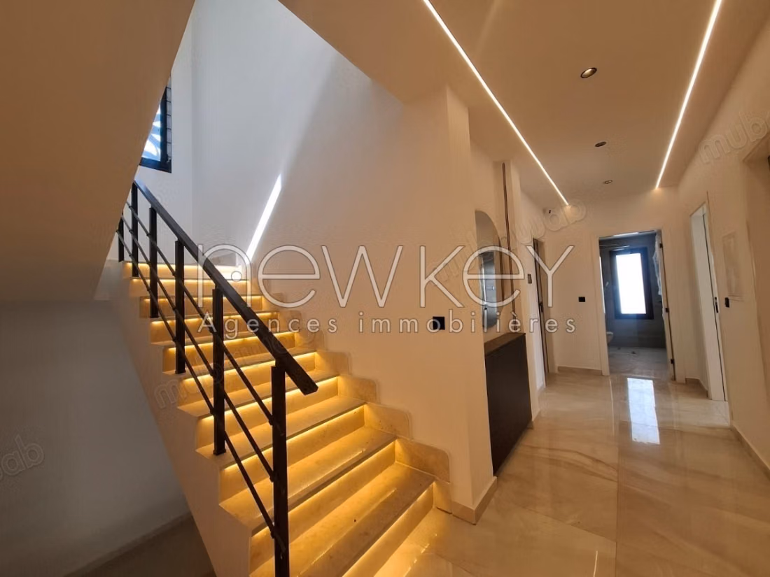 Charmante villa S2 avec piscine à La Soukra