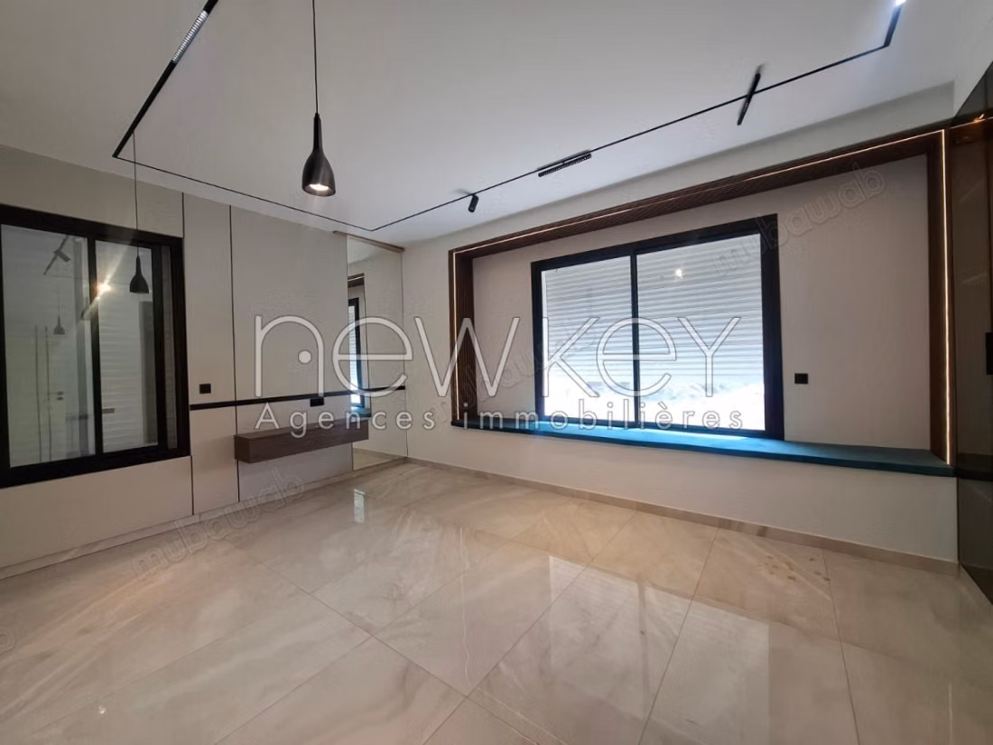 Charmante villa S2 avec piscine à La Soukra