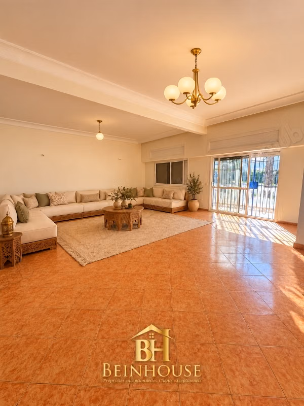 Stupenda villa in affitto a Harhoura. 3 belle camere. Giardino e terrazza