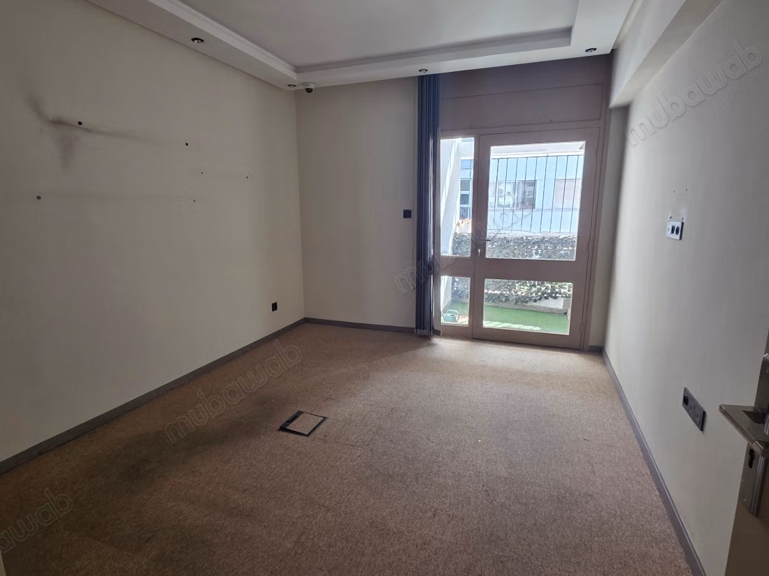 Appartement bureau au centre 
Hassan rabat