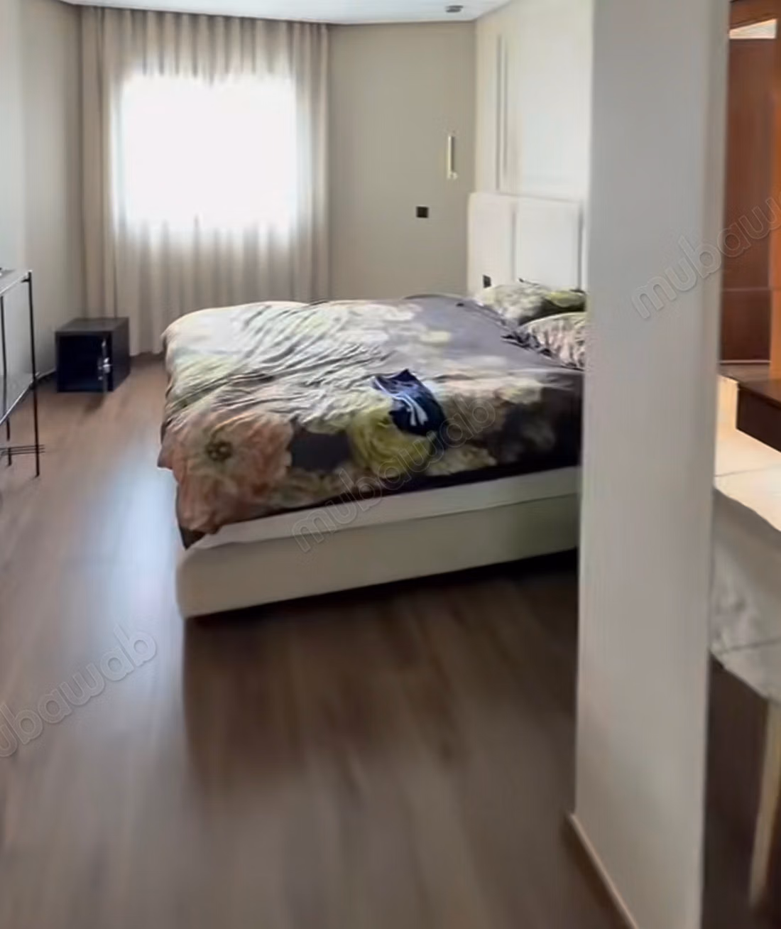 Appartement à louer à Casablanca Finance City. 
Surface totale 220 m². 
Bien meublé