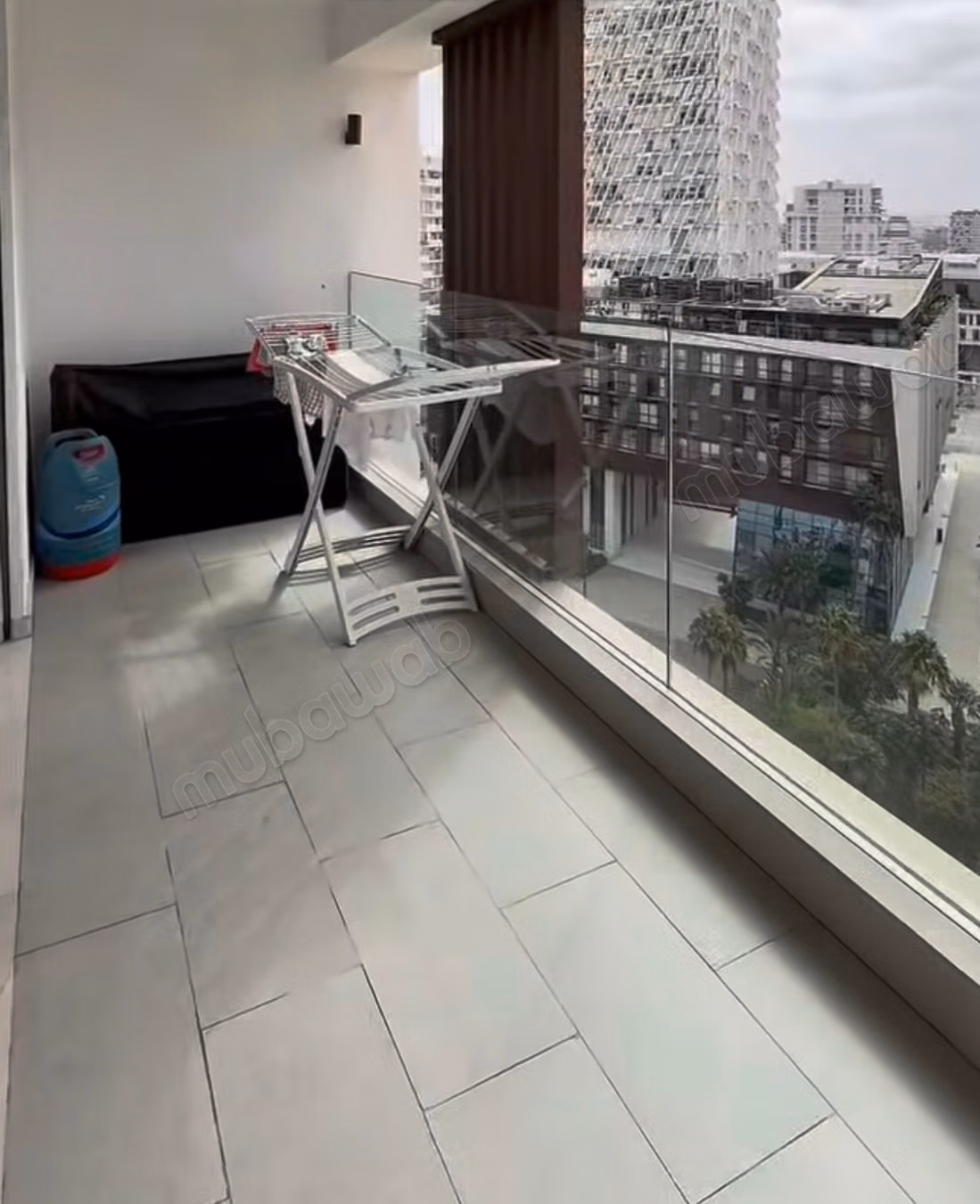 Appartement à louer à Casablanca Finance City. 
Surface totale 220 m². 
Bien meublé