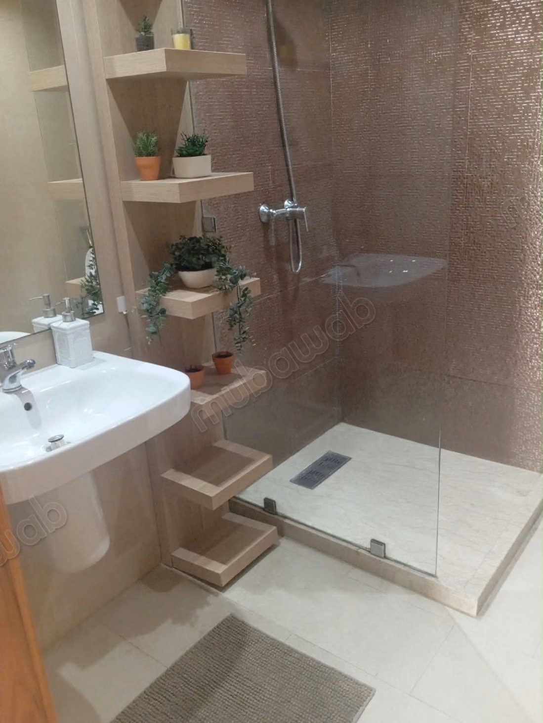 Louez cet appartement à Palmier.
Superficie 118 m².
Meublé