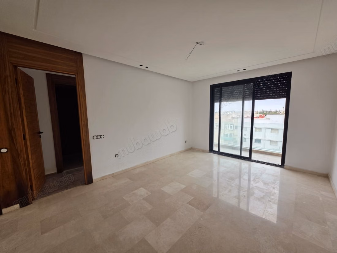 Maison à vendre à Californie. 2 chambres. Espaces de stationnement et terrasse