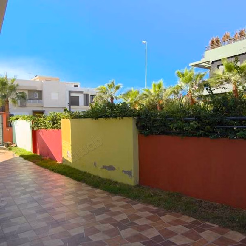 Villa à Vendre de 324.0 m² à Sidi Rahal,
Hay Charaf