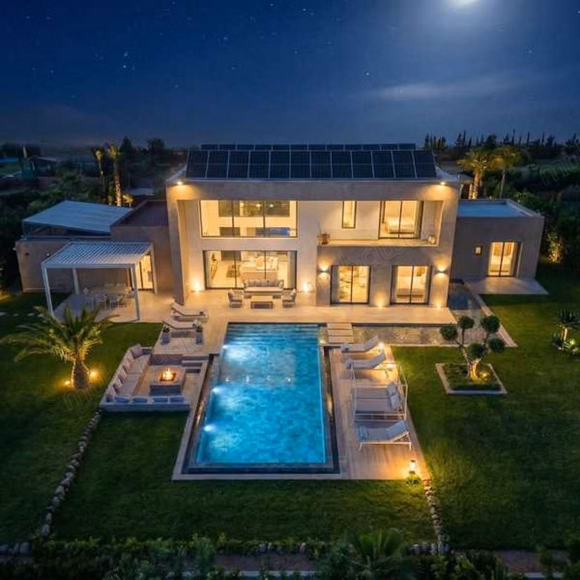 Villa à Vendre de 2050.0 m² à Marrakech, Route De L'Ourika 
Tassoultante
