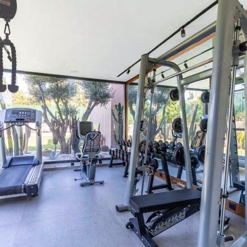 Villa à Vendre de 2050.0 m² à Marrakech, Route De L'Ourika 
Tassoultante