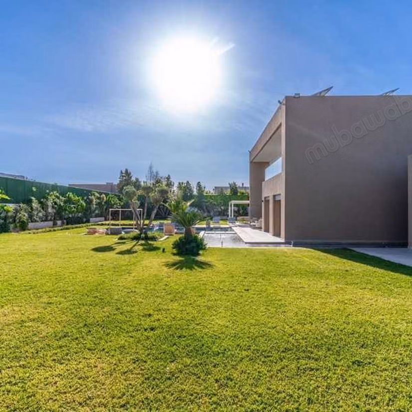 Villa à Vendre de 2050.0 m² à Marrakech, Route De L'Ourika 
Tassoultante